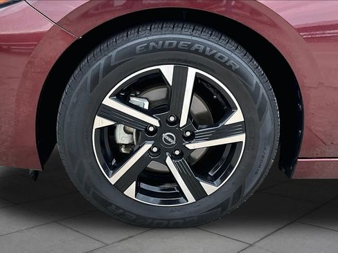Used 2024 Nissan Sentra SV FWD image 11
