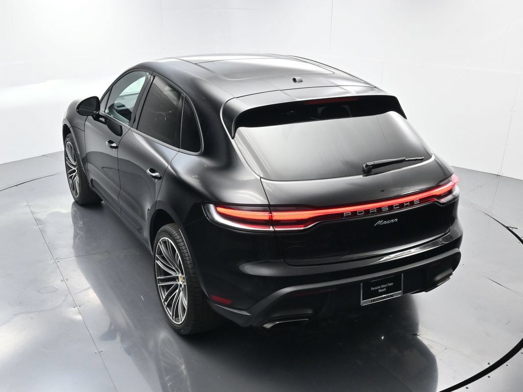 Certified 2025 Porsche Macan AWD/4WD image 36
