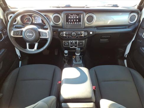 Used 2018 Jeep Wrangler Unlimited Sahara image 11