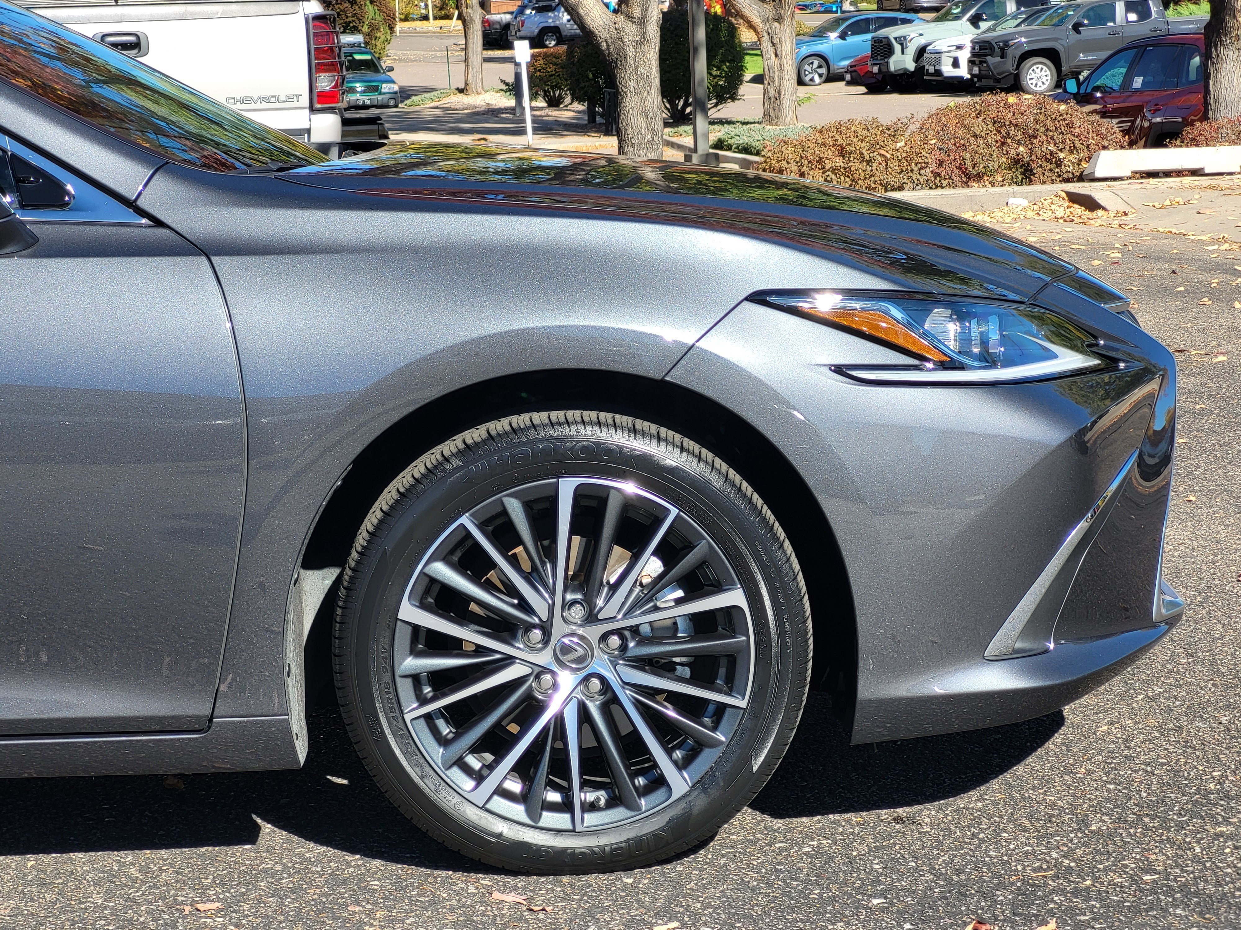 Used 2025 Lexus ES 350 w/ Premium Package FWD image 7