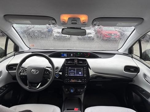 Used 2020 Toyota Prius LE AWD/4WD image 26