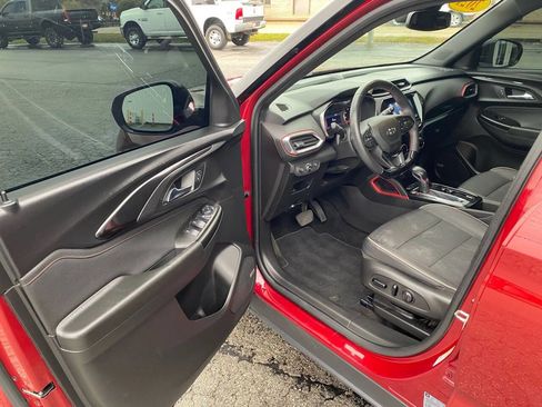 Used 2021 Chevrolet TrailBlazer RS w/ Technology Package image 12