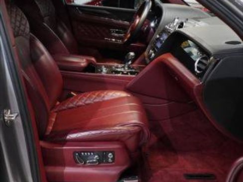 Used 2020 Bentley Bentayga AWD/4WD image 28