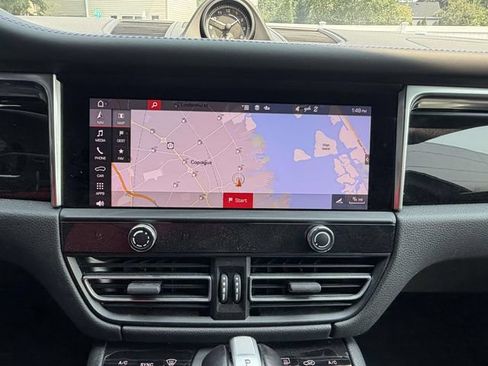 Certified 2024 Porsche Macan AWD/4WD image 25