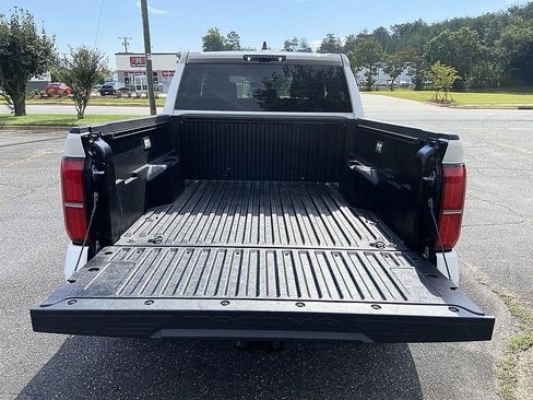 Used 2025 Toyota Tacoma TRD Sport AWD/4WD image 14