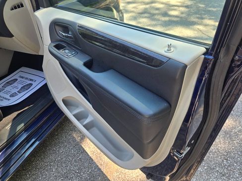 Used 2012 Dodge Grand Caravan Crew w/ Crew Value Pkg FWD image 24