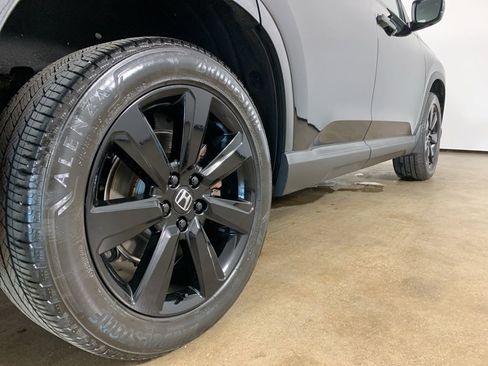 Used 2025 Honda Pilot Black Edition image 9