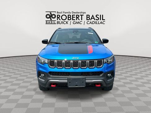 Used 2025 Jeep Compass Trailhawk AWD/4WD image 3