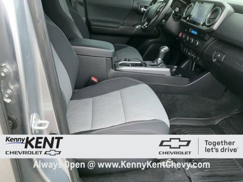 Used 2021 Toyota Tacoma TRD Off-Road image 15