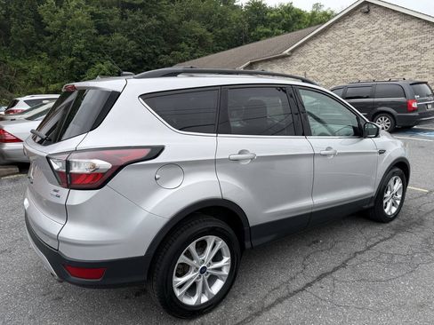 Used 2017 Ford Escape SE w/ Equipment Group 201A AWD/4WD image 5