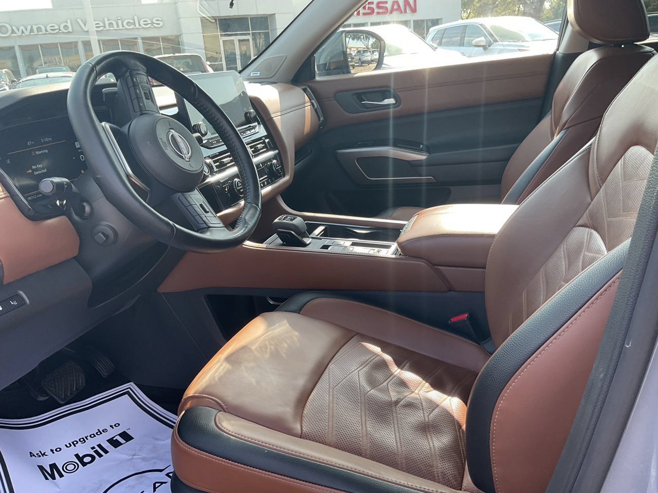 Used 2024 Nissan Pathfinder Platinum FWD image 8