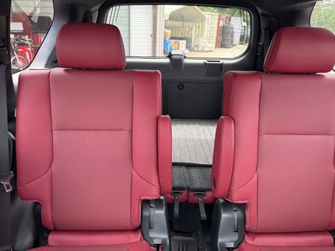 Used 2022 Lexus GX 460 Premium w/ Accessory Package AWD/4WD image 19