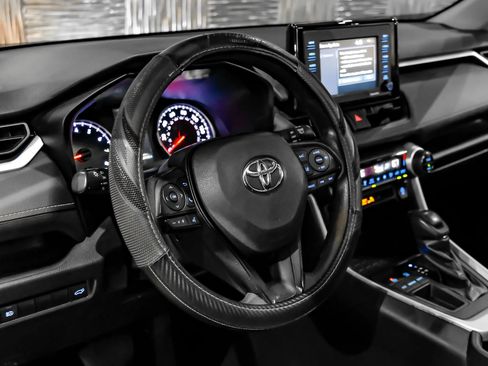 Used 2020 Toyota RAV4 XLE w/ Convenience Package FWD image 18