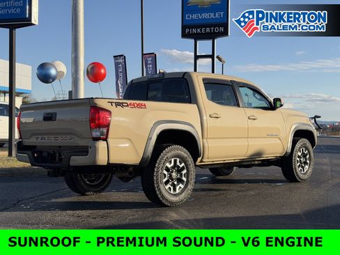 Used 2017 Toyota Tacoma TRD Off-Road image 4