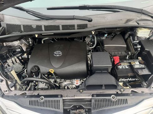 Used 2017 Toyota Sienna Limited AWD/4WD image 43