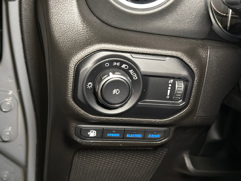 Used 2023 Jeep Wrangler Unlimited Sahara w/ Cold Weather Group AWD/4WD image 21