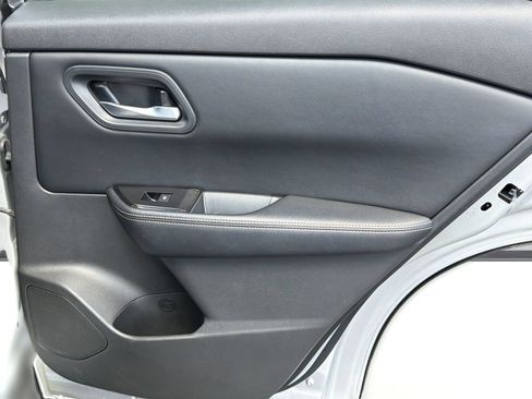 Used 2025 Nissan Rogue SV AWD/4WD image 31