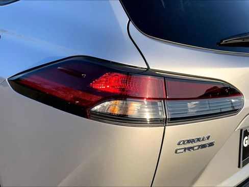Used 2026 Toyota Corolla Cross LE image 27