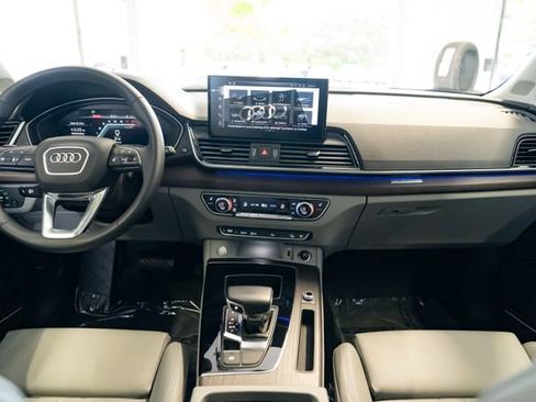 Used 2025 Audi Q5 2.0T Premium Plus w/ Premium Plus Package AWD/4WD image 9