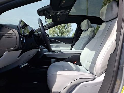 Used 2024 Cadillac Lyriq Luxury image 10