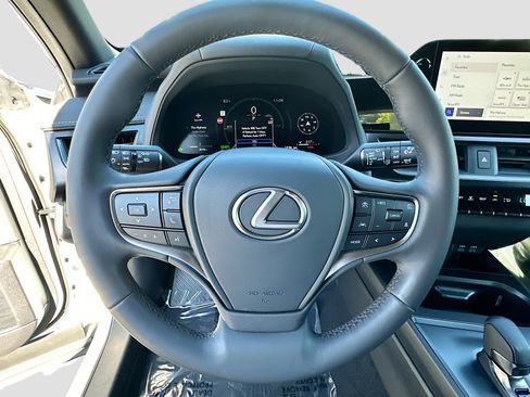 Used 2025 Lexus UX 300h FWD image 11