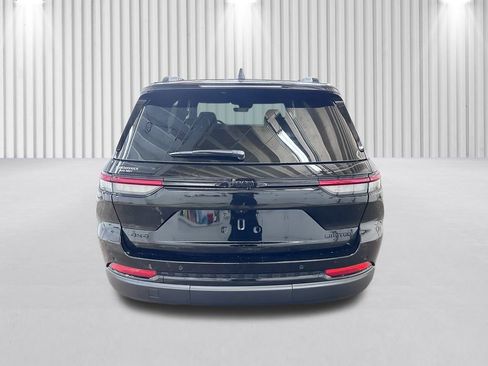 New 2025 Jeep Grand Cherokee Limited w/ Black Appearance Package image 6