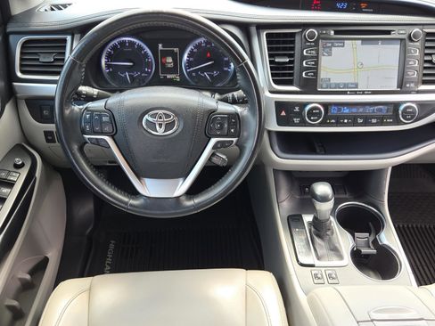 Used 2018 Toyota Highlander XLE image 25