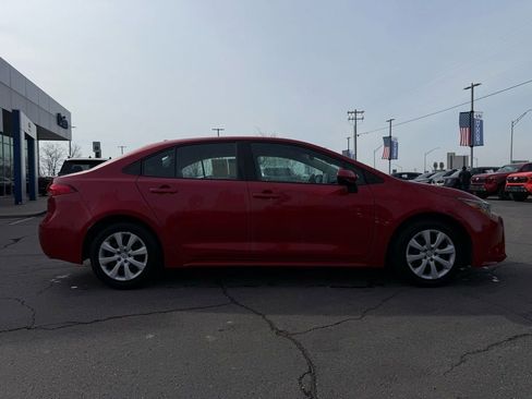 Used 2021 Toyota Corolla LE image 8