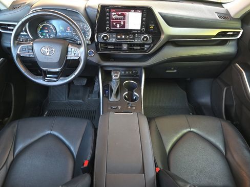 Used 2020 Toyota Highlander XLE image 15