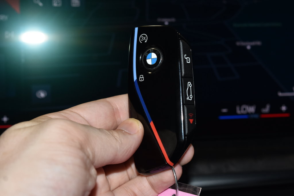Used 2025 BMW X7 M60i AWD/4WD image 19