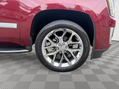 Used 2018 Cadillac Escalade Luxury RWD image 31