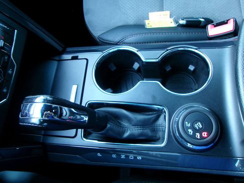 Used 2017 Ford Explorer XLT w/ Equipment Group 202A image 13