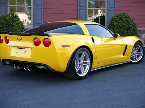 Used 2006 Chevrolet Corvette Z06 w/ Preferred Equipment Group RWD image 6