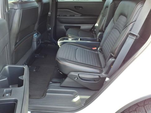 Used 2025 Nissan Pathfinder Rock Creek AWD/4WD image 13