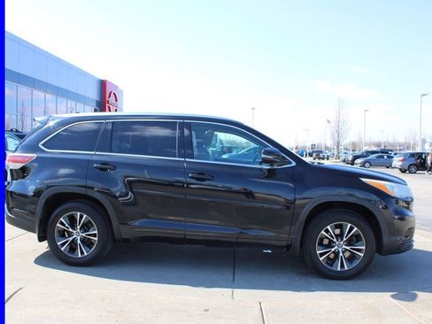 Used 2016 Toyota Highlander XLE AWD/4WD image 6