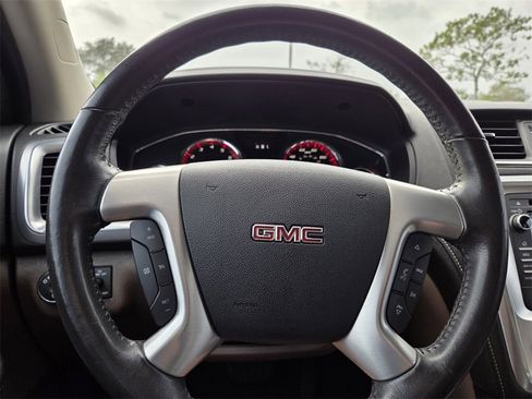Used 2016 GMC Acadia SLT image 18