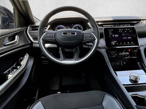 Used 2025 Jeep Grand Cherokee L Altitude RWD image 6