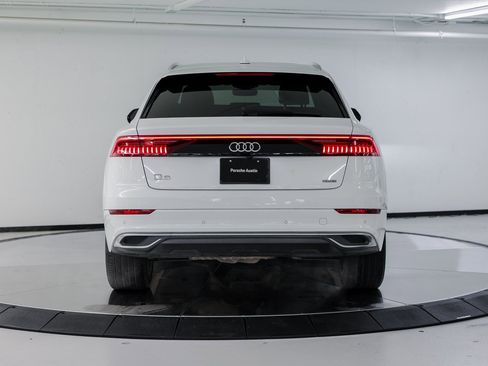 Used 2022 Audi Q8 Premium image 6