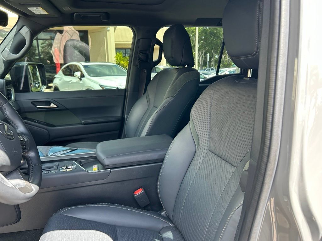 Used 2025 Lexus GX 550 AWD/4WD image 14