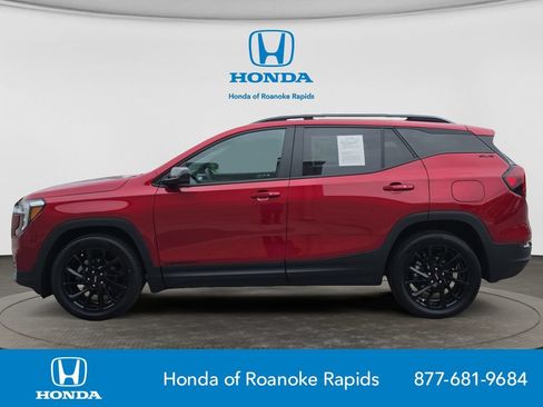 Used 2024 GMC Terrain SLE w/ Elevation Edition FWD image 2