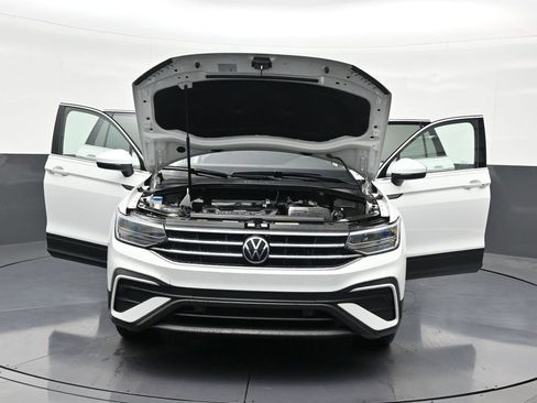 Used 2024 Volkswagen Tiguan SE image 36