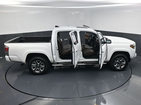 Used 2017 Toyota Tacoma Limited image 26