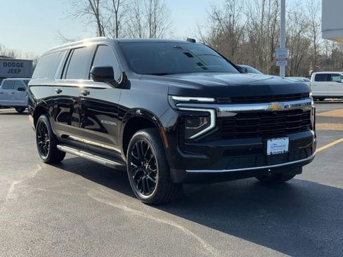 Used 2025 Chevrolet Suburban LS w/ Max Trailering Package AWD/4WD image 2