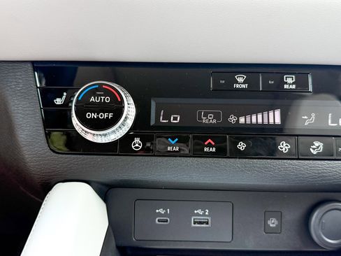 New 2025 Mitsubishi Outlander 4WD Plug-In Hybrid image 32