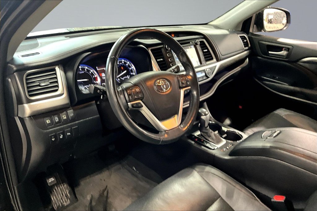 Used 2017 Toyota Highlander Limited Platinum AWD/4WD image 17