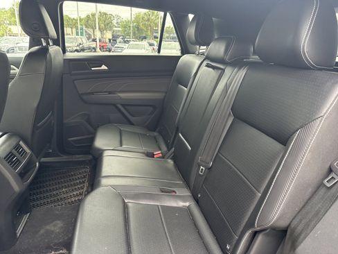 Used 2021 Volkswagen Atlas Cross Sport SE w/ 20" Black Wheels Package image 25