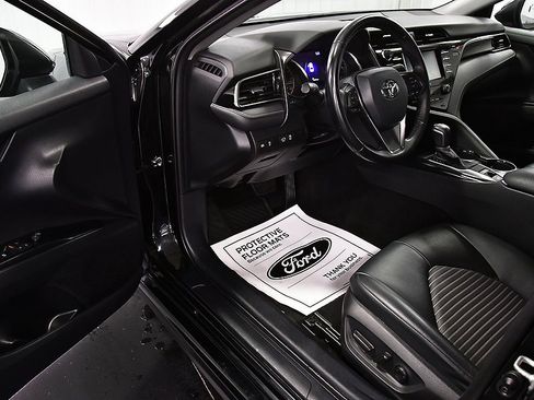 Used 2020 Toyota Camry SE image 11