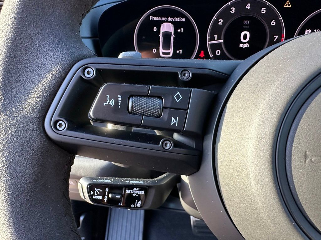 Certified 2026 Porsche Cayenne GTS AWD/4WD image 17
