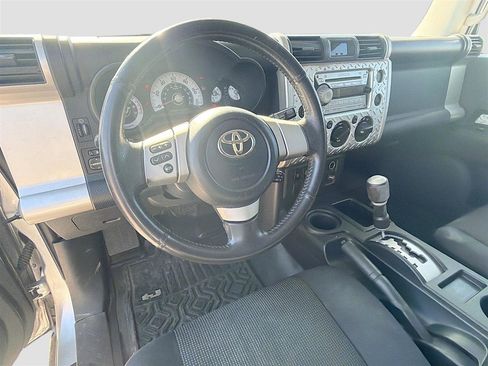 Used 2007 Toyota FJ Cruiser 2WD 4dr Auto (Natl) image 11