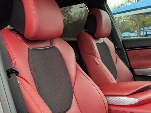 Used 2023 Genesis GV70 2.5T w/ Sport Prestige Package image 32